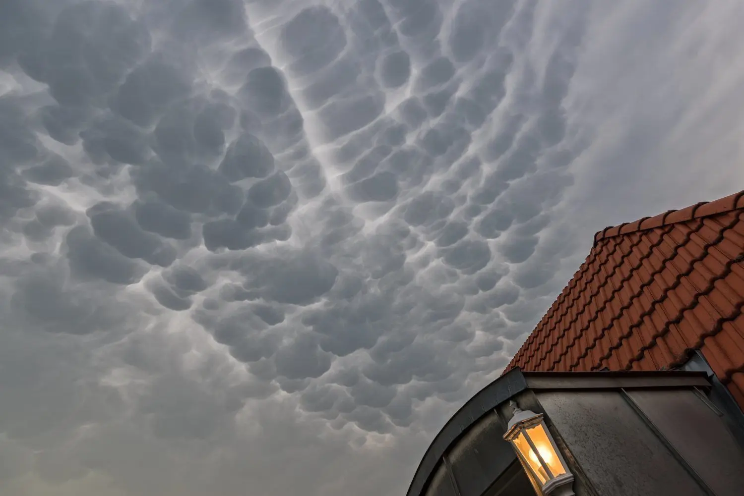 Ungewöhnliches Wolkenbild am Dienstagabend über Cottbus