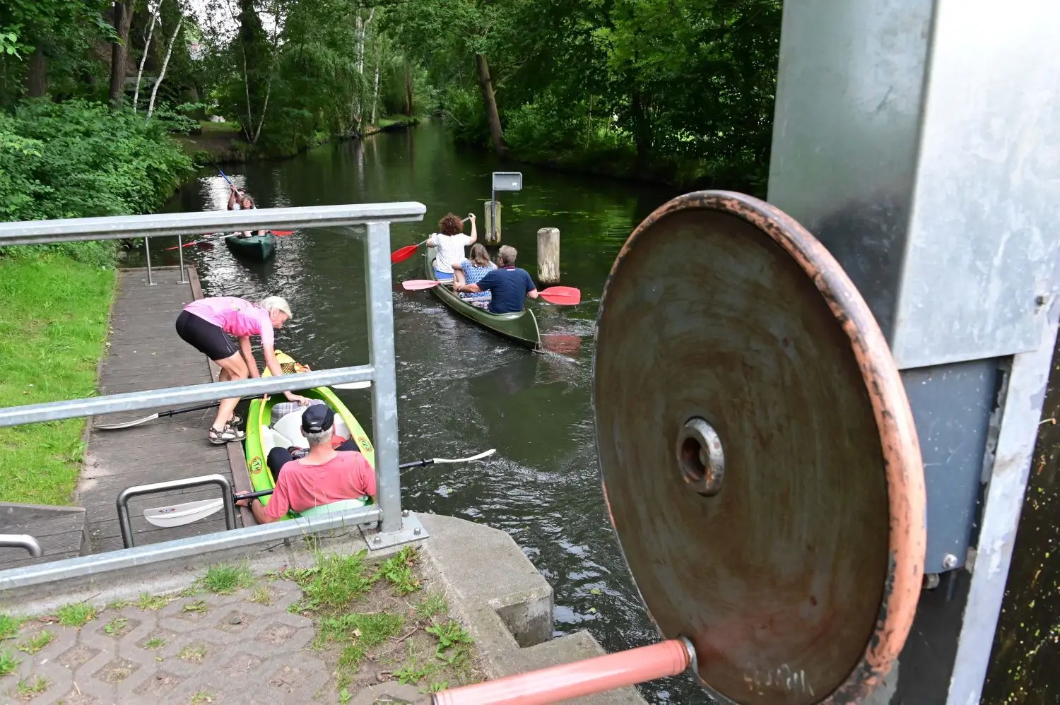Das Schleusen sorgt für einen nicht unerheblichen Wasserverlust. Deshalb plädiert der Tourismusverband dafür, die Boote lieber zu tragen.