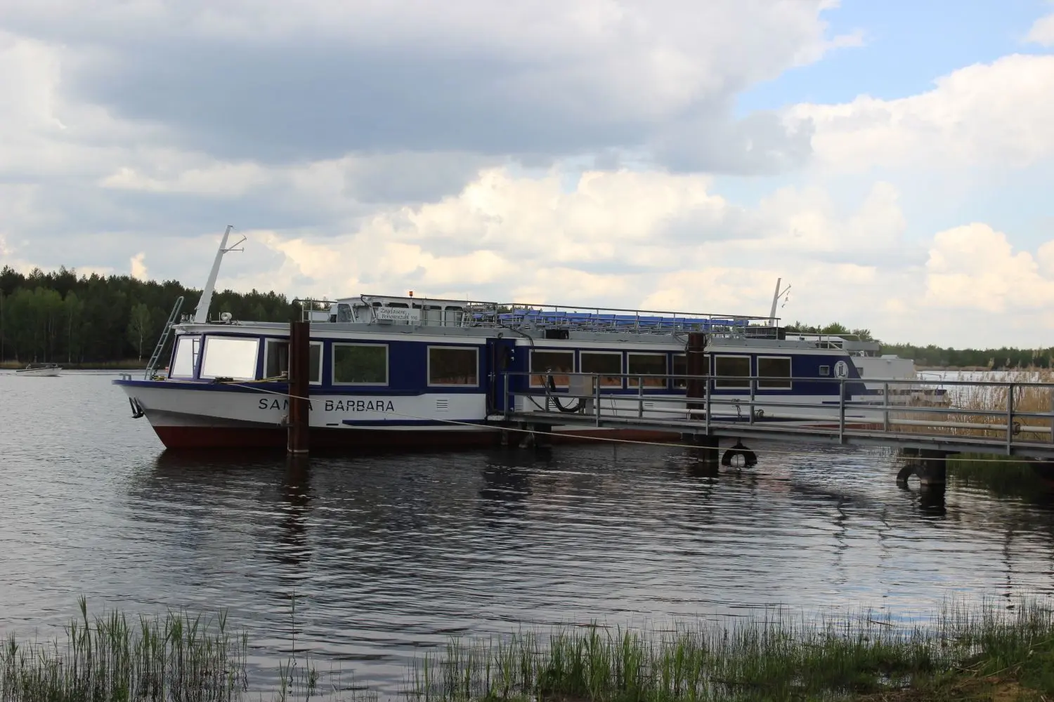 Noch liegt die Santa Barbara im Großkoschener Hafencamp. Ab 25. Mai geht das im Jahr 1982 gebaute Fahrgastschiff wieder auf dem Senftenberger See auf Tour.