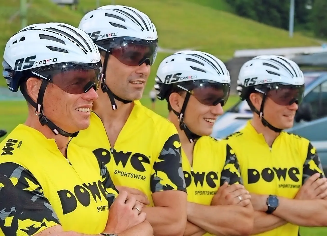 Das RAAM Team  Markus Gärtner, Miki Milivoje Nilovic, Sven Dunker und Julian Becker (v.l.)  geht an den Start zum härtesten Radrennen der Welt. Zuvor kratzen sie am 30. März bei Jüterbog auf ihrer 1838-Kilometer-Simulation durch alle Bundesländer noch mal am Elbe-Elster-Partnerkreis. Hier werden sie am 11. und 12. Mai Gäste sein. ⇥