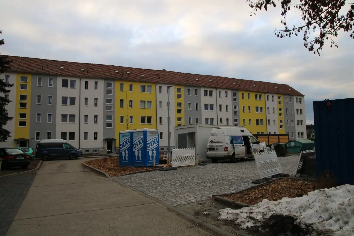 Im Block Goethestraße 9 bis 13 saniert die LWG gerade sämtliche Wasser- und Abwasserleitungen einschließlich der Küchen und Bäder.