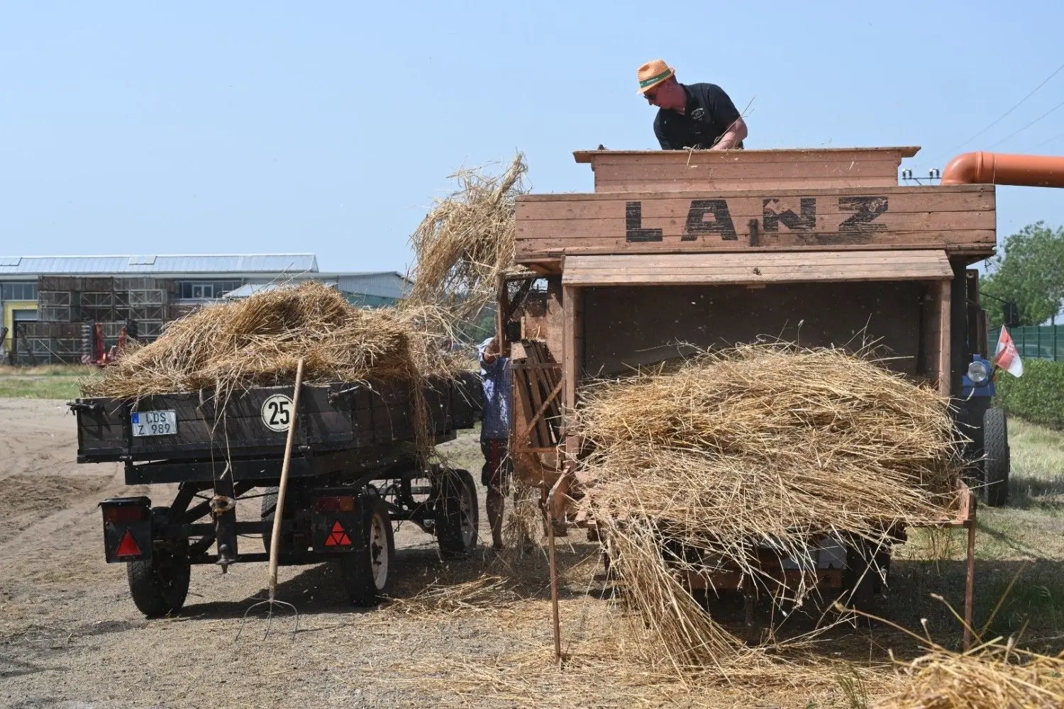 Alte Landwirtschaftstechnik ist beim Hoffest in Dürrenhofe mit dabei.
