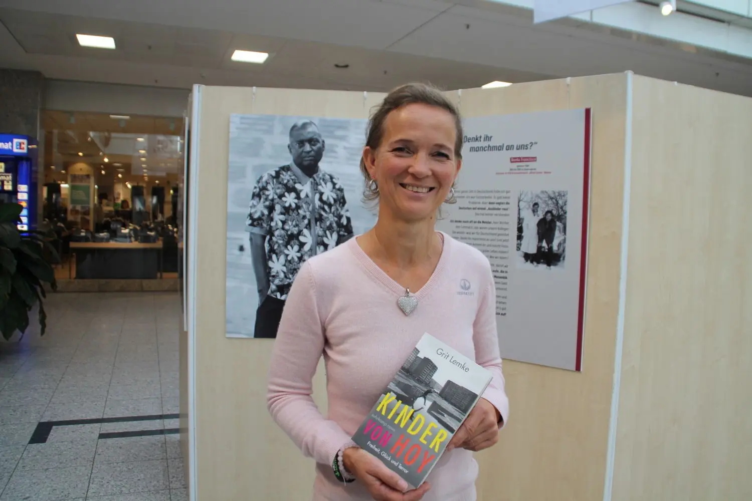 Maja Lehmann will eine Spendenaktion für die mosambikanischen Vertragsarbeiter von 1991 starten. Sie sucht Paten für eine monatliche Unterstützung.