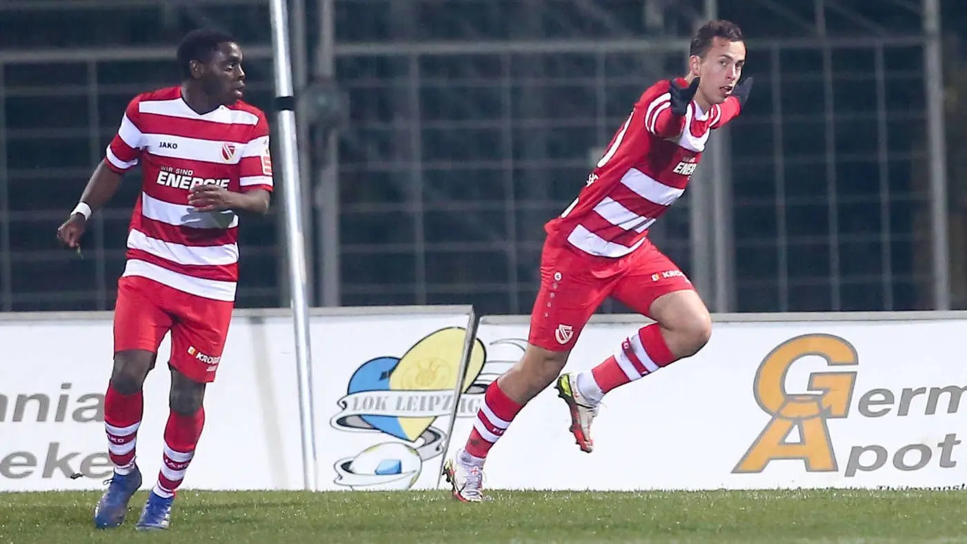 Maximilian Pronichev (r.) ist bester Torschütze von Energie Cottbus. In 16 Regionalliga-Spielen erzielte er neun Tore. Dazu kommen noch sechs Vorlagen.