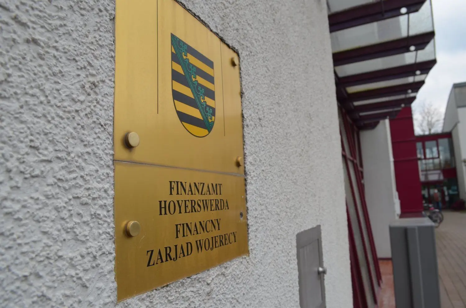 Das Finanzamt Hoyerswerda soll als Außenstelle des Finanzamts Bautzen erhalten werden. Auch wegen des Strukturwandels gibt es im Kreis Bautzen weiterhin zwei Anlaufstellen.