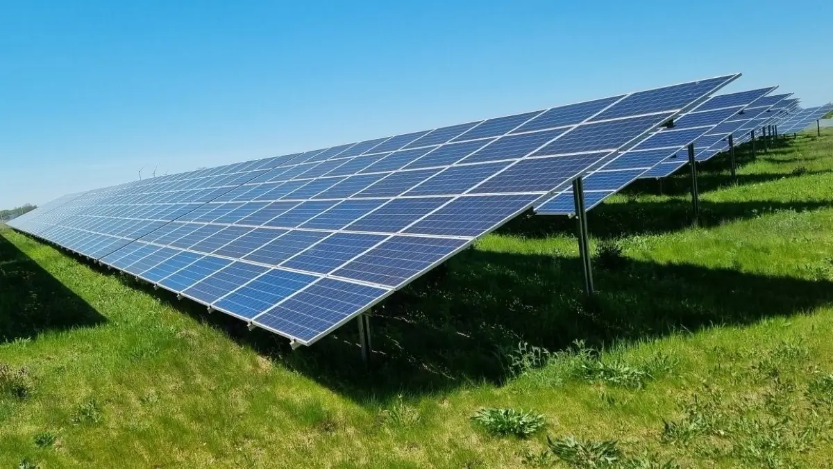 Solarpark an der A 15 bei Vetschau.