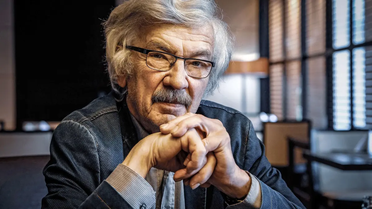 Schriftsteller Christoph Hein wird 80 Jahre alt: Der Schriftsteller Christoph Hein, aufgenommen am 23.03.2019 in Leipzig. Christoph Hein sieht sich als "Chronist ohne Hass und Eifer": Er war ein unbequemer DDR-Autor und ist kritisch geblieben. Seine Stuecke und Romane beschreiben die deutsche Geschichte des 20. Jahrhunderts - und das Leben mit und zwischen den Systemen. Der Schriftsteller wird am 8. April 80 Jahre alt. (Siehe epd-Feature vom 04.04.2024)