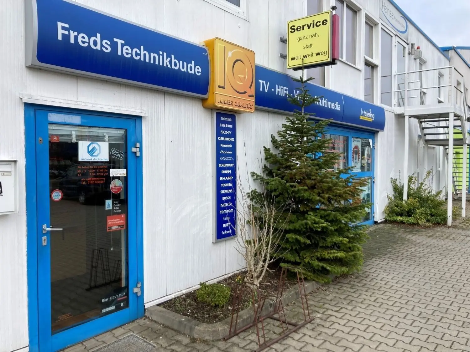 Freds Technikbude in der Karl-Marx-Straße 93 in Guben.