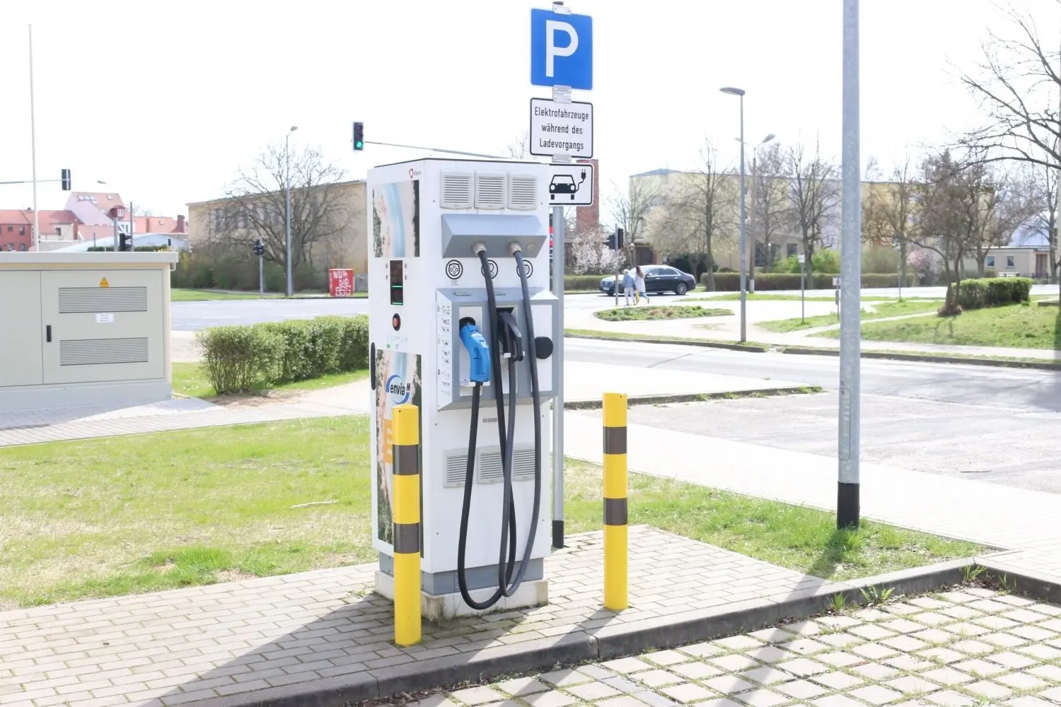 Die Ladesäule am Wasserturm ist aktuell die einzige öffentliche Ladestation für E-Autos in Herzberg. Das soll sich demnächst ändern.