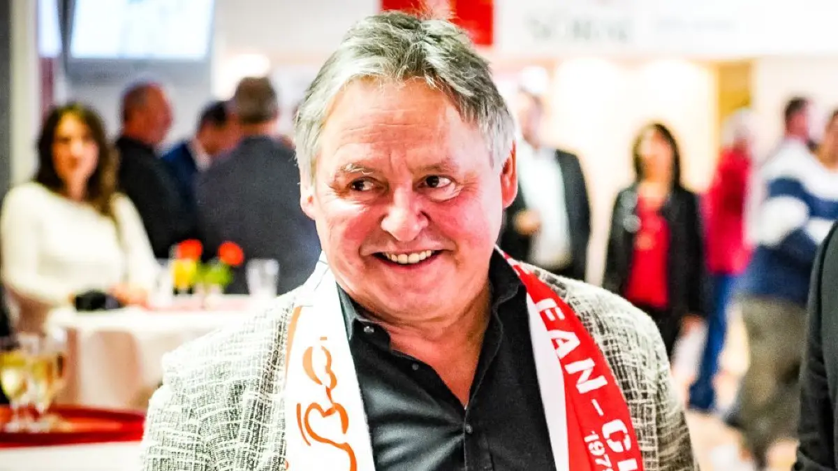 Verabschiedung Ralf Lempke, Marketingleiter von Energie Cottbus, und sein Nachfolger Benjamin Hantschke
Verabschiedung Ralf Lempke, Marketingleiter von Energie Cottbus, und sein Nachfolger Benjamin Hantschke