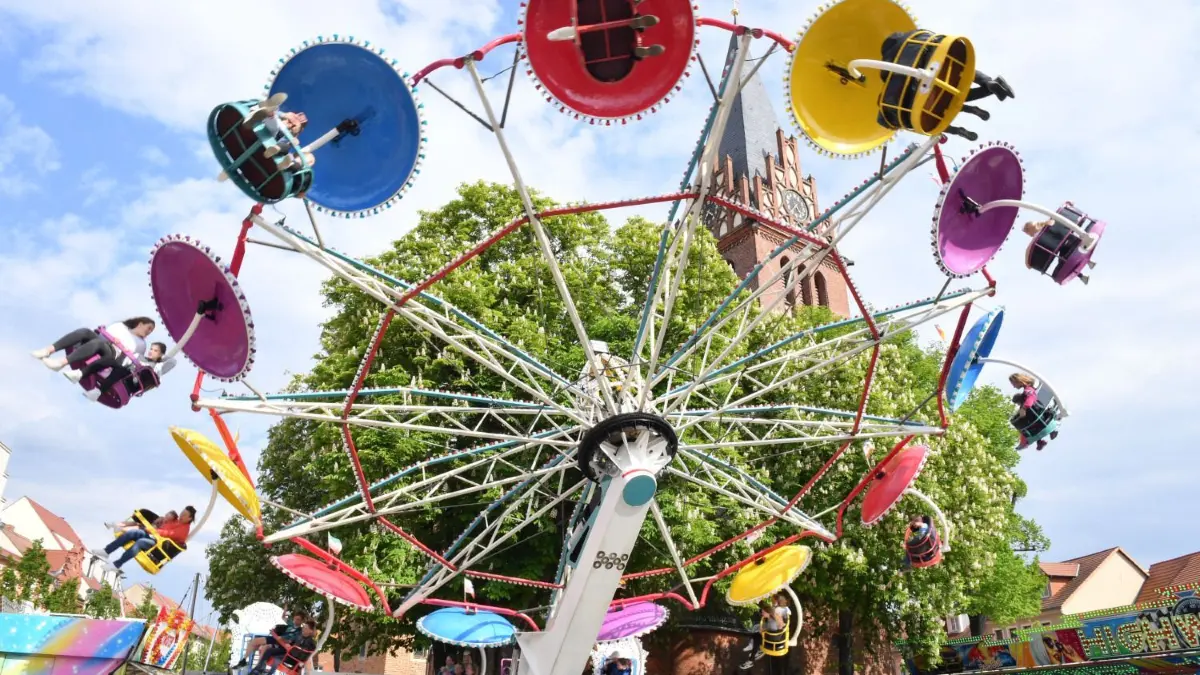 Stadt- und Brunnenfest Bad Liebenwerda am Samstag
Stadt- und Brunnenfest Bad Liebenwerda am Samstag – Stadtfest -
-