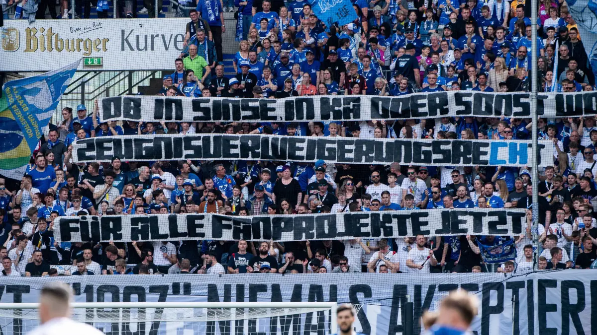GER, TSG 1899 Hoffenheim (TSG) vs FC Augsburg (FCA), Fussball Bundesliga, 28. Spieltag, Saison 2023/2024, 07.04.2024: Banner der TSG Ultras / Fans Ob in Sinse, in Ka (Karlsruhe) oder sonst wo, Zeugnisverweigerungsrecht fuer alle Fanprojekte jetzt, GER, TSG 1899 Hoffenheim (TSG) vs FC Augsburg (FCA), Fussball Bundesliga, 28. Spieltag, Saison 2023/2024, 07.04.2024
DFB/DFL regulations prohibit any use of photographs as image sequences and/or quasi-video
Foto: Eibner-Pressefoto/Michael Memmler