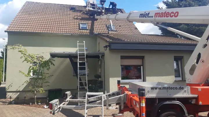 Blitzschlag verursacht Feuer am Dach von Wohnhaus in Gallinchen