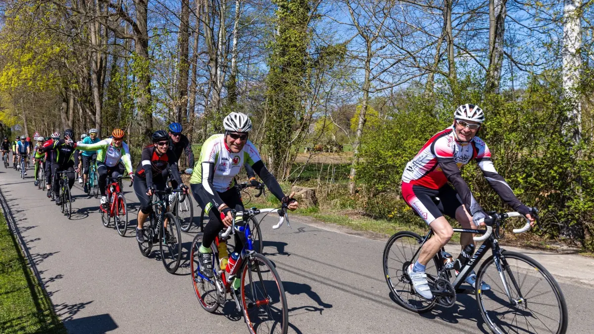 Radfahrer beim Spreewald–Marathon