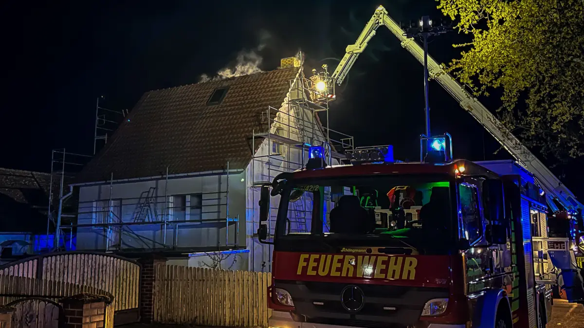 In Maasdorf ist es im Dachboden eines Einfamilienhauses zu einem Brand mit starker Rauchentwicklung gekommen.