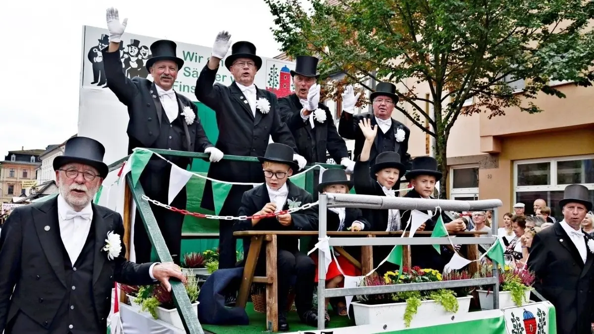 Verjüngungskur für die Finsterwalder Sänger: Beim Sängerfest waren die gestandenen Sänger mit dem Gesangsnachwuchs unterwegs.
Verjüngungskur für die Finsterwalder Sänger: Beim Sängerfest waren die gestandenen Sänger mit dem Gesangsnachwuchs unterwegs.