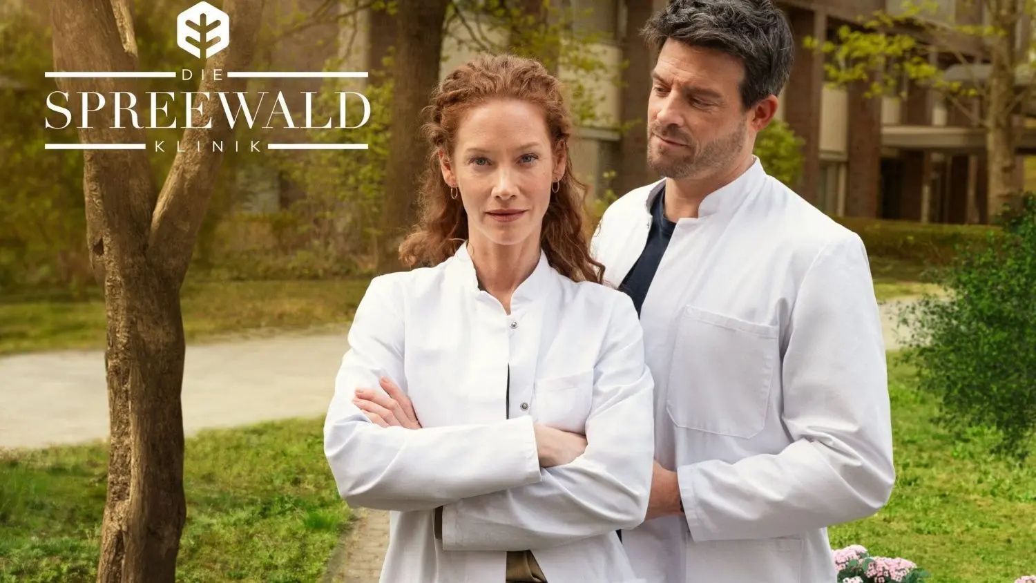 Sina–Valeska Jung und Daniel Buder in „Die Spreewaldklinik“. Zu sehen ist die Serie auf Sat.1
Titel: Die Spreewaldklinik;
Staffel: 1;
Person: Sina-Valeska Jung; Daniel Buder;
Copyright: SAT.1/Hardy Spitz;
Fotograf: Hardy Spitz;
Bildredakteur: Clarissa Schreiner;
Dateiname: 2936369.jpg;
Rechtehinweis: Dieses Bild darf bis eine Woche nach Ausstrahlung honorarfrei fuer redaktionelle Zwecke und nur im Rahmen der Programmankuendigung verwendet werden. Spaetere Veroeffentlichungen sind nur nach Ruecksprache und ausdruecklicher Genehmigung der Seven.One Entertainment Group GmbH moeglich. Nicht fuer EPG! Verwendung nur mit vollstaendigem Copyrightvermerk. Das Foto darf nicht veraendert, bearbeitet und nur im Ganzen verwendet werden. Es darf nicht archiviert werden. Es darf nicht an Dritte weitergeleitet werden. Aneinanderreihung/Zusammenlegung/Kopplung von Bildern zum Zweck der Erstellung von Slide-Shows o.ä. nicht gestattet; Verbindung/Einfügen/Anfügen von Werbung nicht gestattet.
Bei Fragen: foto@seven.one
Voraussetzung fuer die Verwendung dieser Programmdaten ist die Zustimmung zu den Allgemeinen Geschaeftsbedingungen der Presselounges der Sender der Seven.One Entertainment Group GmbH. / Weiterer Text über ots und www.presseportal.de/nr/6708 / Die Verwendung dieses Bildes für redaktionelle Zwecke ist unter Beachtung aller mitgeteilten Nutzungsbedingungen zulässig und dann auch honorarfrei. Veröffentlichung ausschließlich mit Bildrechte-Hinweis.