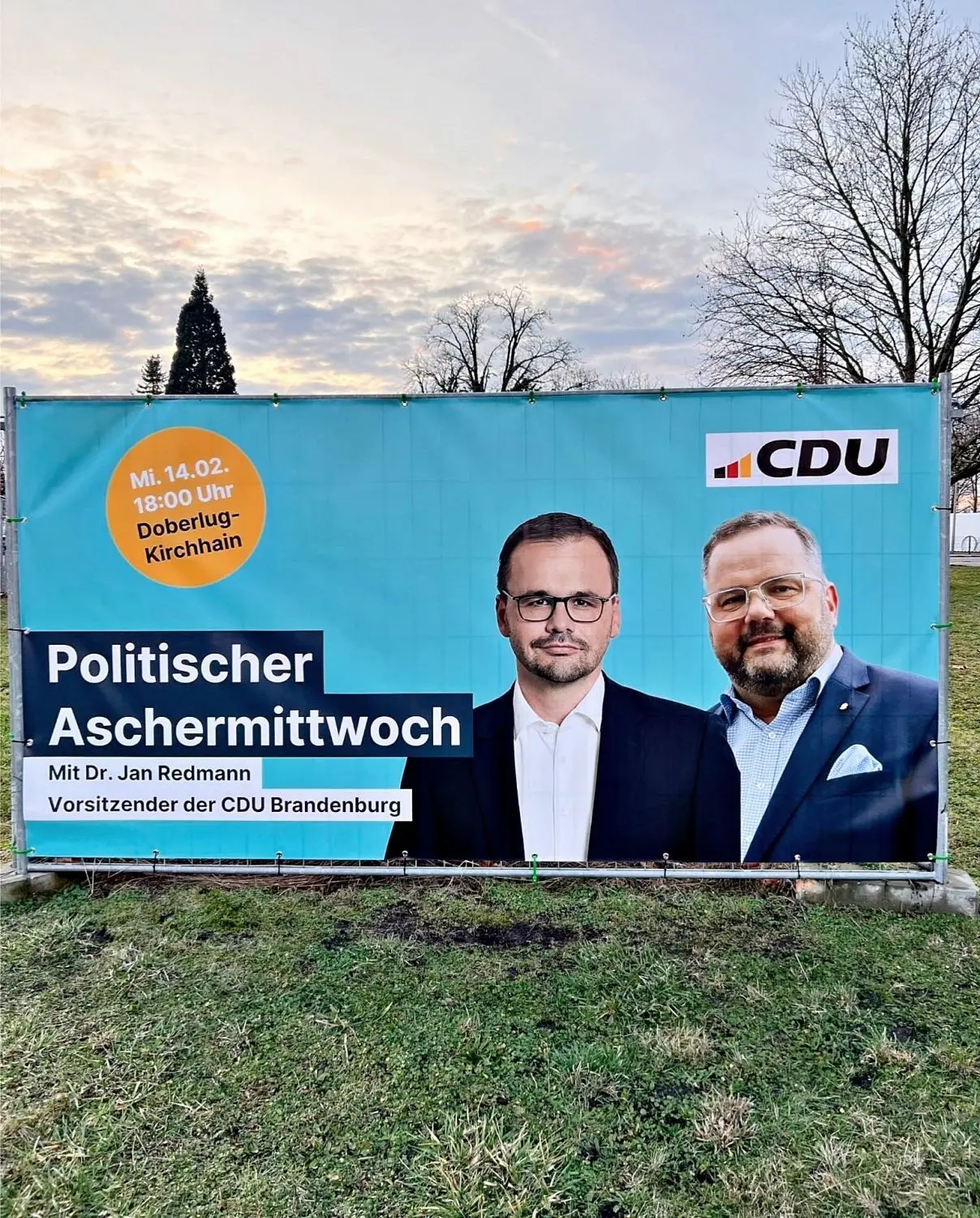 Werbebanner, das nicht jedem in CDU-Kreisen gefiel. Gern zeigt sich Thomas Boxhorn aus Doberlug-Kirchhain mit bekannten Persönlichkeiten wie Brandenburgs CDU- Vorsitzendem Jan Redmann.