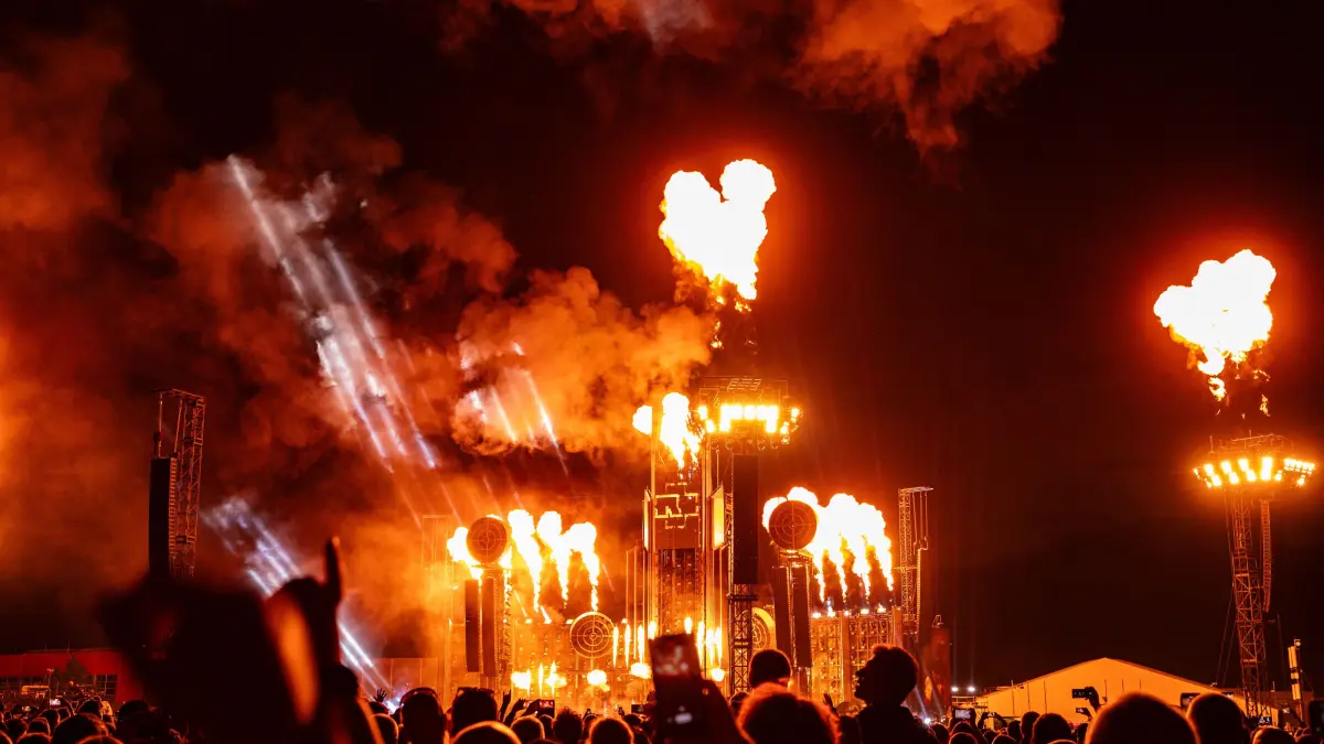 Rammstein sind derzeit auf Europatour. Nach Auftaktkonzerten in Prag (Bild) spielt die Band um Till Lindemann vier Shows in Dresden.