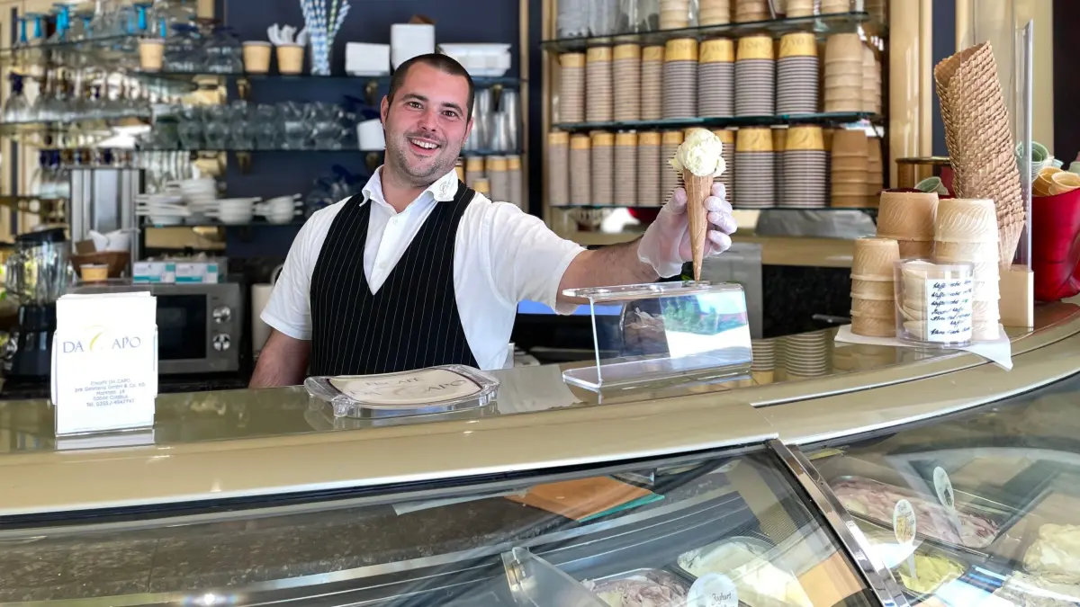 Bastian Donath vom Eiscafé DaCapo am Altmarkt in Cottbus