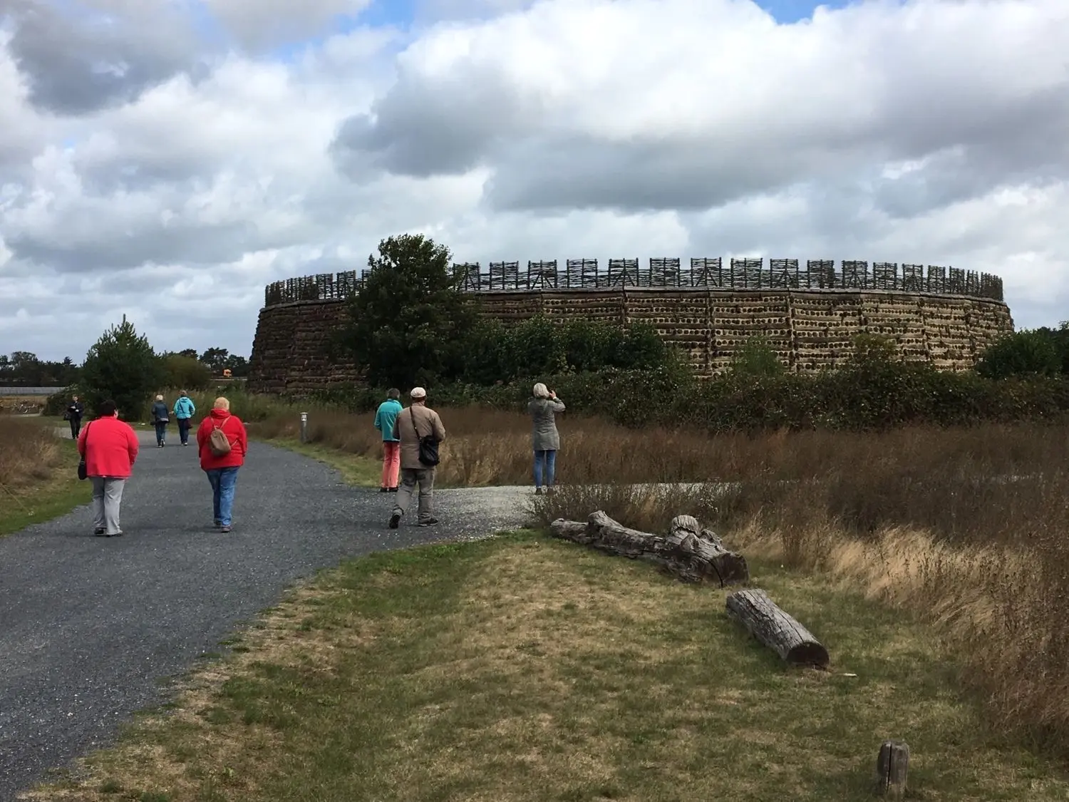 Die Slawenburg zeigt einen Querschnitt aus in 130 000 Jahre Niederlausitz (.