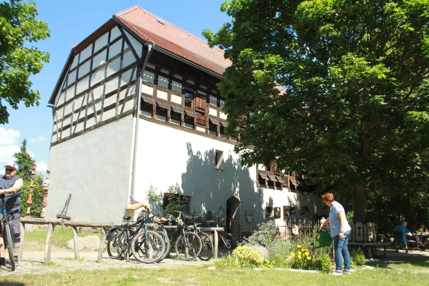 Der Straupitzer Kornspeicher beherbergt heute das Heimatmuseum und zeigte lebensnahe Einblicke in Spreewälder Bauernstuben. Gepflegt und betrieben wird er von Ehrenamtlern des Vereins Freundeskreis Kornspeicher (