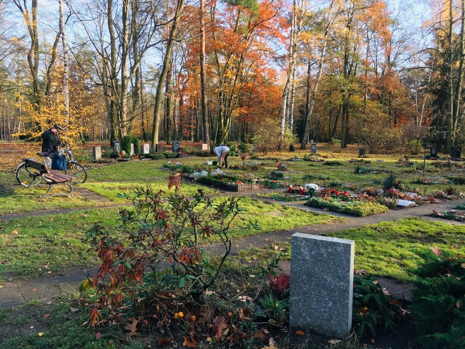 Der Südfriedhof ist die größte Ruhestätte von Cottbus. Das klassische Gräberfeld wird immer seltener. Die anonyme Besattung wird immer beliebter.
