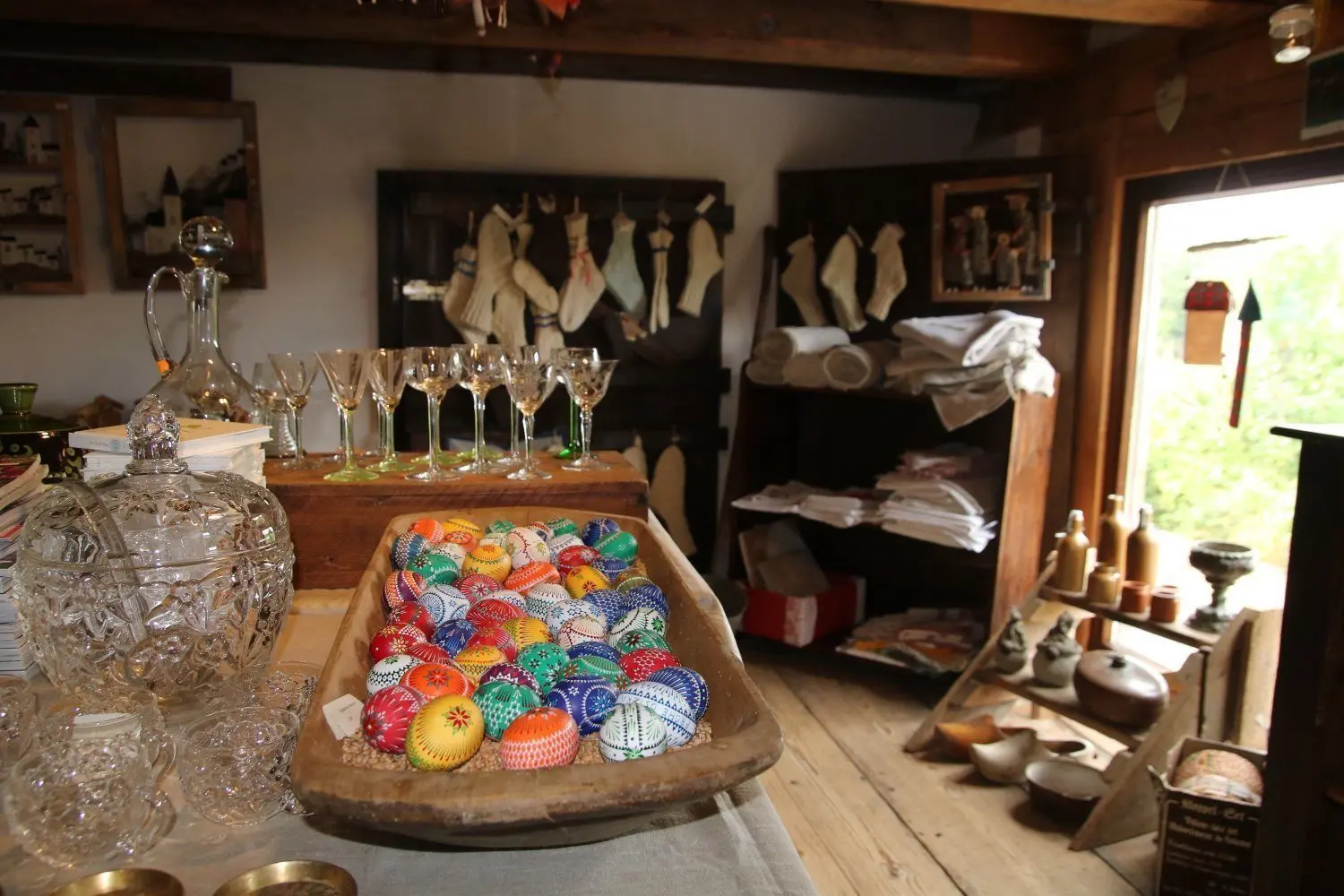 Im Lädchen des Kornspeichers gibt es viele handgemachte Sachen (