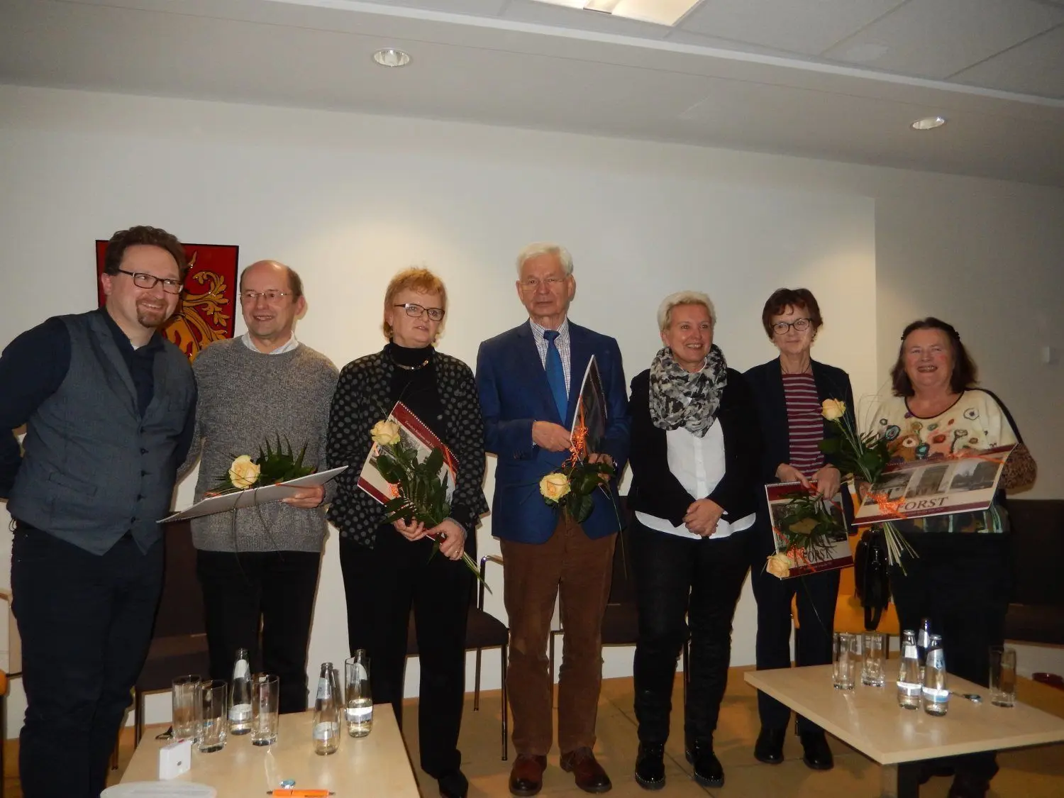 Bei der Podiumsdiskussion im Forster Rathaus zu "30 Jahre Mauerfall": Moderator Bodo Baumert, Pfarrer Ingolf Kschenka, Dr. Maria Nooke, Dr. Gerhard Reinfeld, Bürgermeisterin Simone Taubenek, Anke Schwarzenberg und Ingrid Ebert (v.l.n.r.)