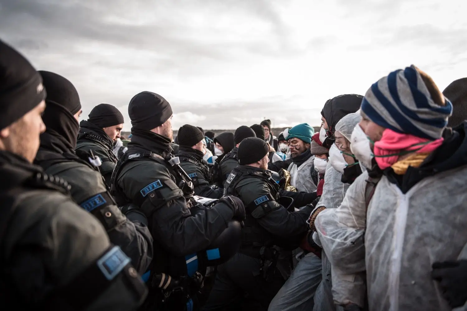 Mehrere tausend Polizisten waren in Sachsen und Brandenburg im Einsatz, um die Proteste der Klima-Aktivisten im Zaum zu halten.