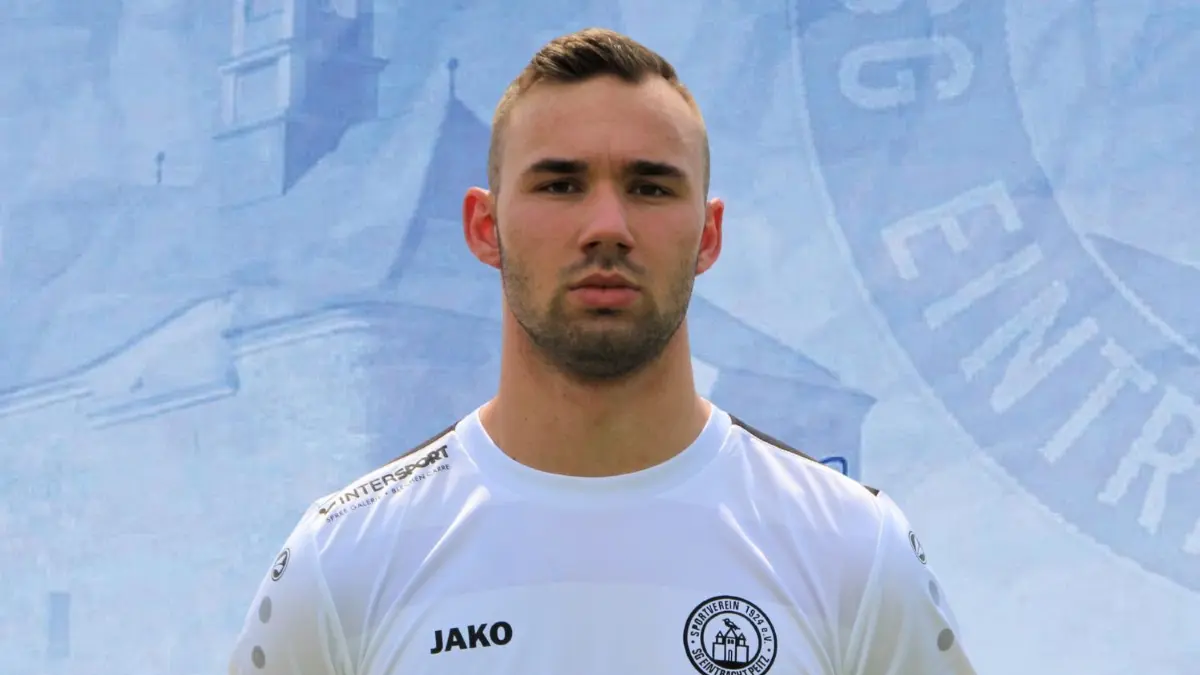 Fußballer Niclas Straube ist neuer Kandidat für die Wahl zum LR-Sportler der Woche.
