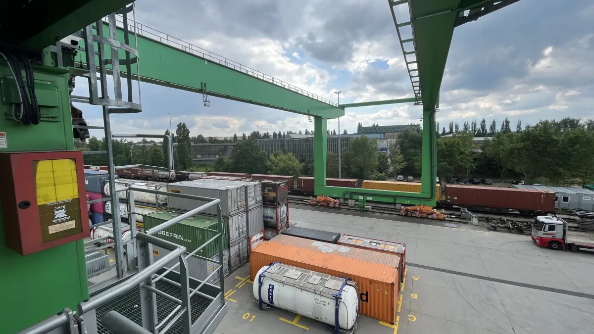 Der Portalkran am KV-Terminal in Frankfurt (Oder) wurde 2014 errichtet