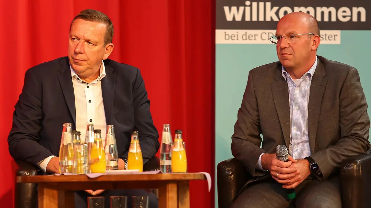 Elbe-Elster-Landrat Christian Jaschinski und Klinikum-Geschäftsführer Michael Winkler (r.) halten am 3+1-Modell fest. Die drei jetzigen Krankenhäuser sollen gute Versorgungspolikliniken werden, ein neues Haus mit deutlich mehr Leistungsspektrum für den ländlichen Raum errichtet werden.