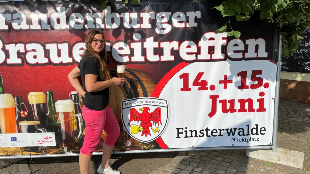 Jana Oppitz freut sich auf das Zusammenspiel von Kunst, Kultur und Fußball beim Brauereitreffen vom 14. und 15. Mai auf dem Finsterwalder Markt.