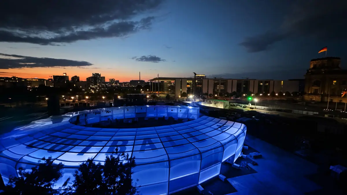 Die Adidas-Arena am Reichstag in Berlin bietet rund 3000 Fans Platz zum Public Viewing.