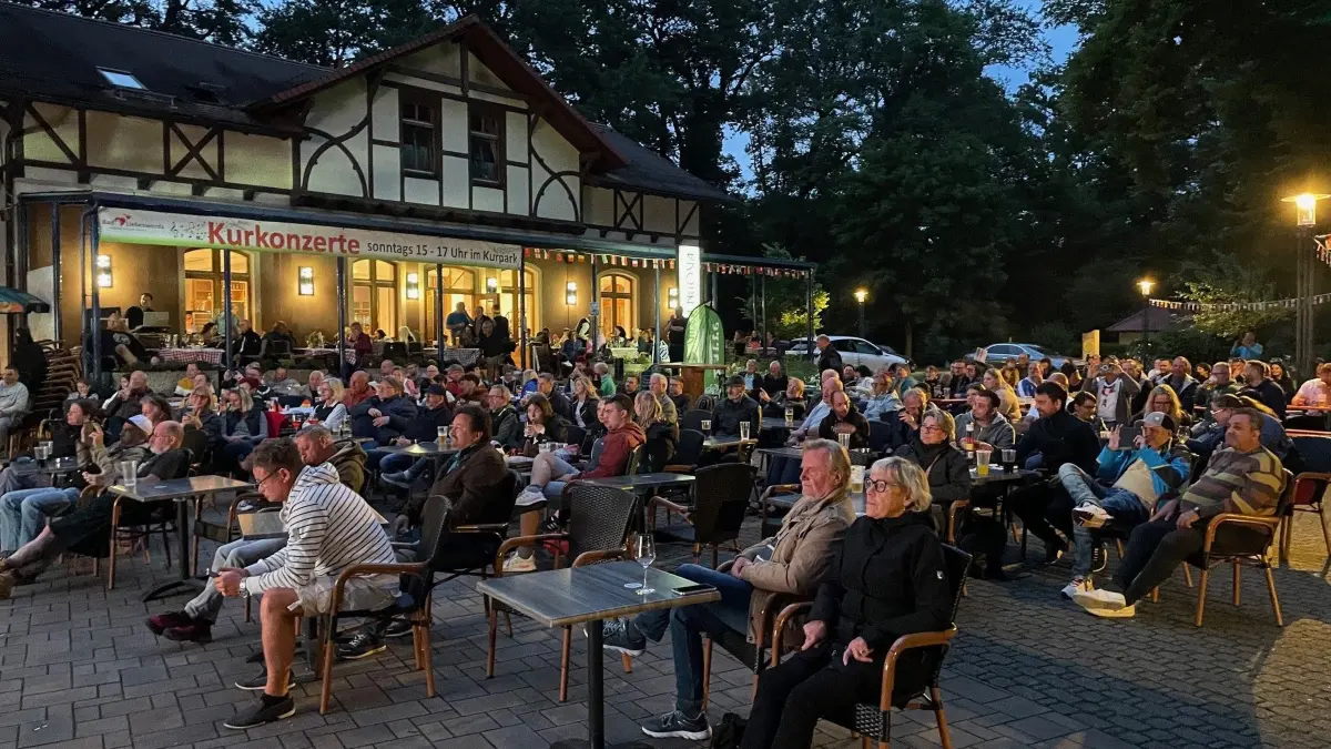 Romantisch: Public Viewing im Kurpark Bad Liebenwerda.