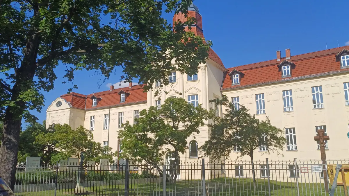 Das DRK-Generalsekretariat ist seit rund 25 Jahren im ehemaligen Rittberg-Krankenhaus in Lichterfelde beheimatet. Dass man dort aber für ein sportliches Großereignis ein Lagezentrum einrichtet, ist Premiere.