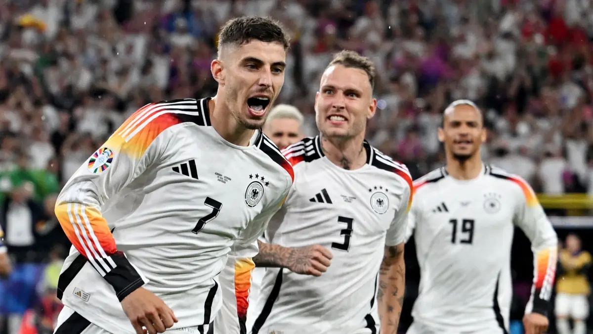 29.06.2024, Nordrhein-Westfalen, Dortmund: Fußball, UEFA Euro 2024, EM, Deutschland - Dänemark, Finalrunde, Achtelfinale, Stadion Dortmund, Deutschlands Kai Havertz (l) jubelt nach seinem Tor zum 1:0 mit den Teamgefährten David Raum (M) und Leroy Sane. Foto: Bernd Thissen/dpa +++ dpa-Bildfunk +++