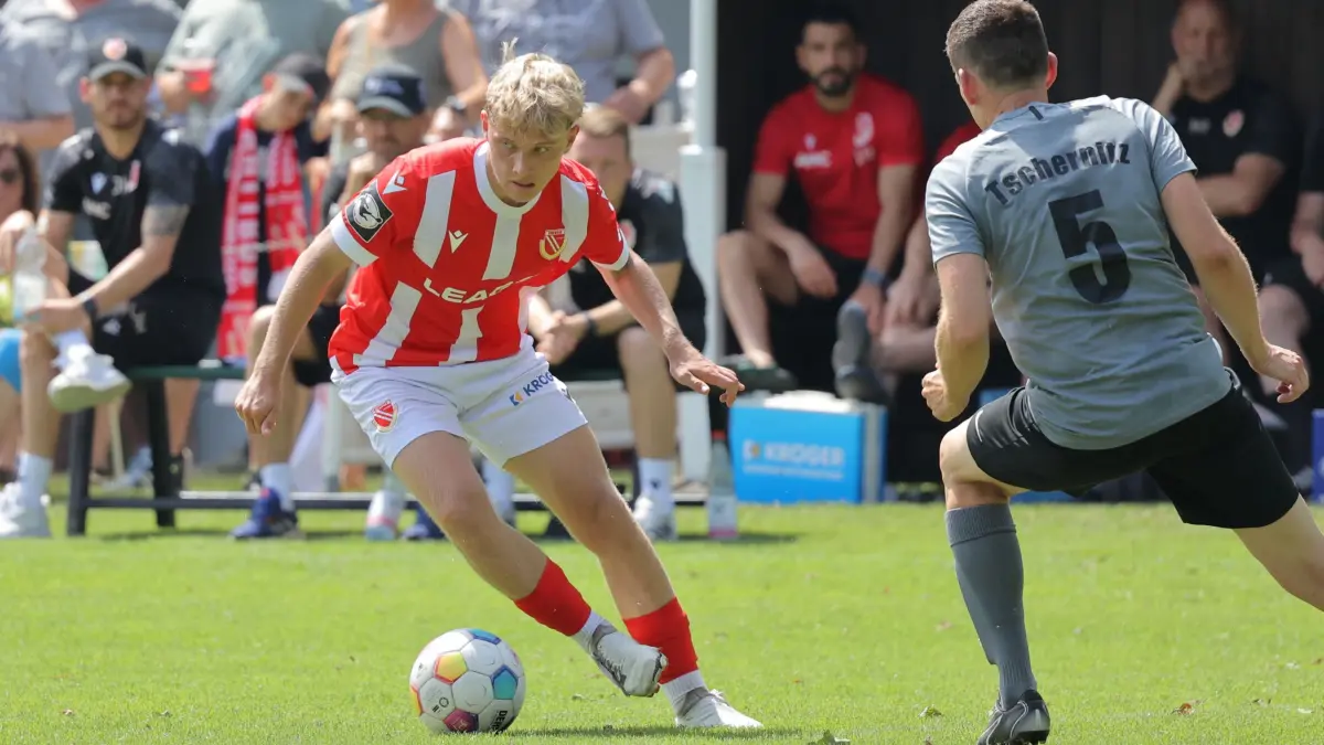 Testspiel Fussball Saisonvorbereitung 2024/2025 BSV Chemie Tschernitz - FC Energie Cottbus: 32 Finn Heidrich (Energie Cottbus)
