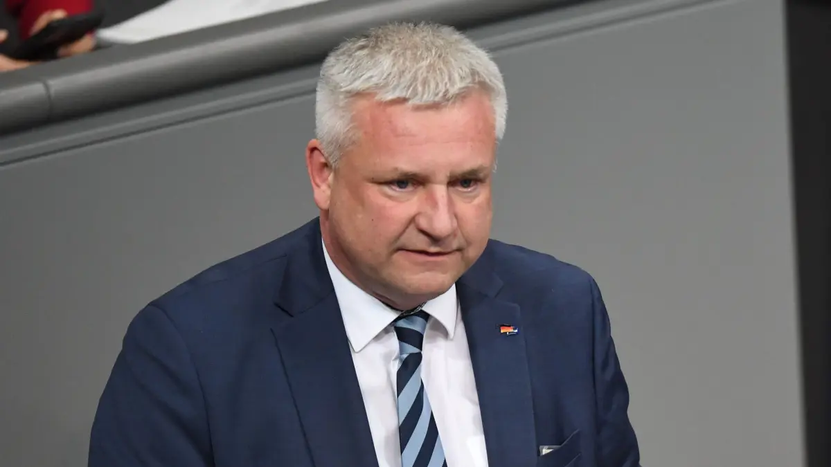 Knut Abraham (CDU/CSU) spricht bei der Sitzung des Bundestags zu den Folgen aus dem Tod des russischen Oppositionspolitikers Nawalny. +++ dpa-Bildfunk +++