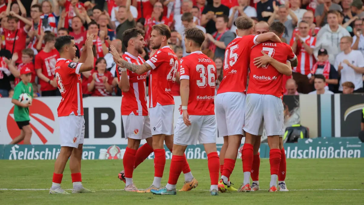 Testspiel Fussball Saisonvorbereitung 2024/2025 FC Energie Cottbus - Hertha BSC: Energie feiert das 2-2.