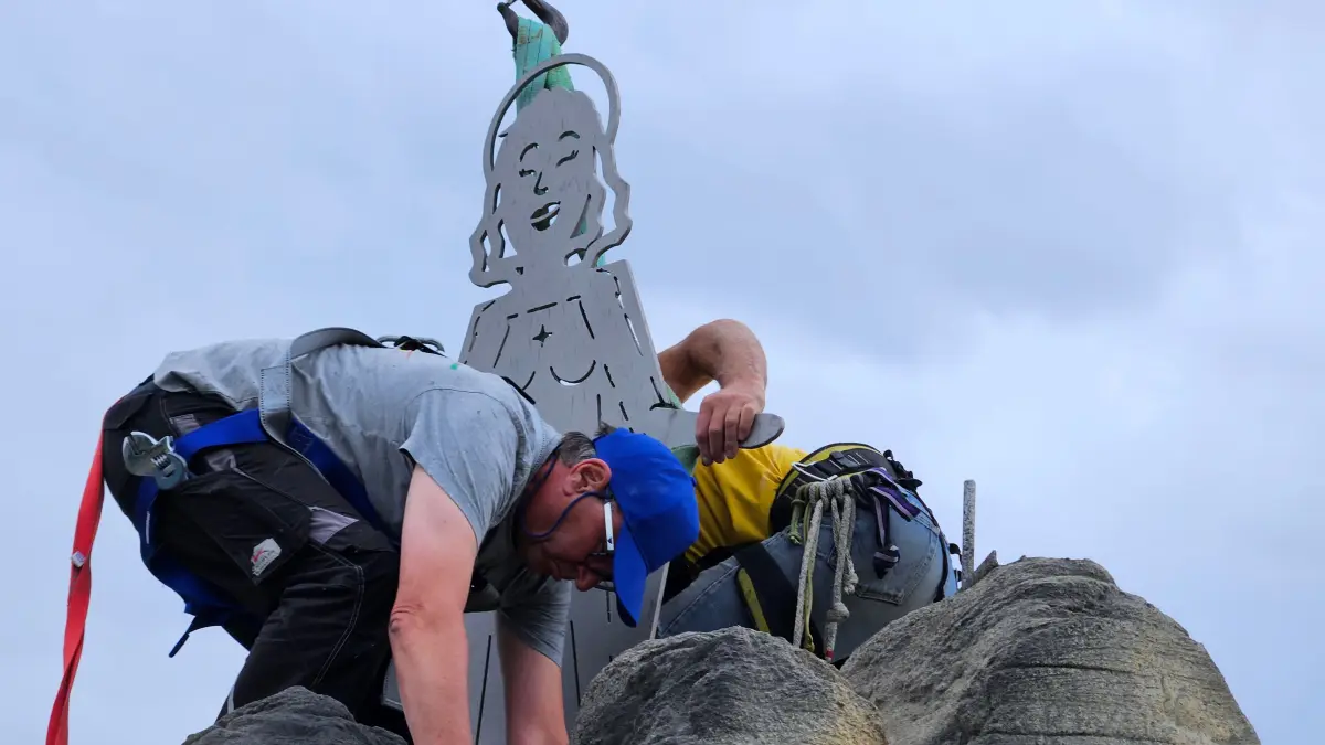 Die Kirsche auf der Sahnetorte: Wer künftig die Felsnadel vom Selditzer Kletterfelsen erklimmt, wird mit dem Anblick der Heiligen Barbara belohnt.