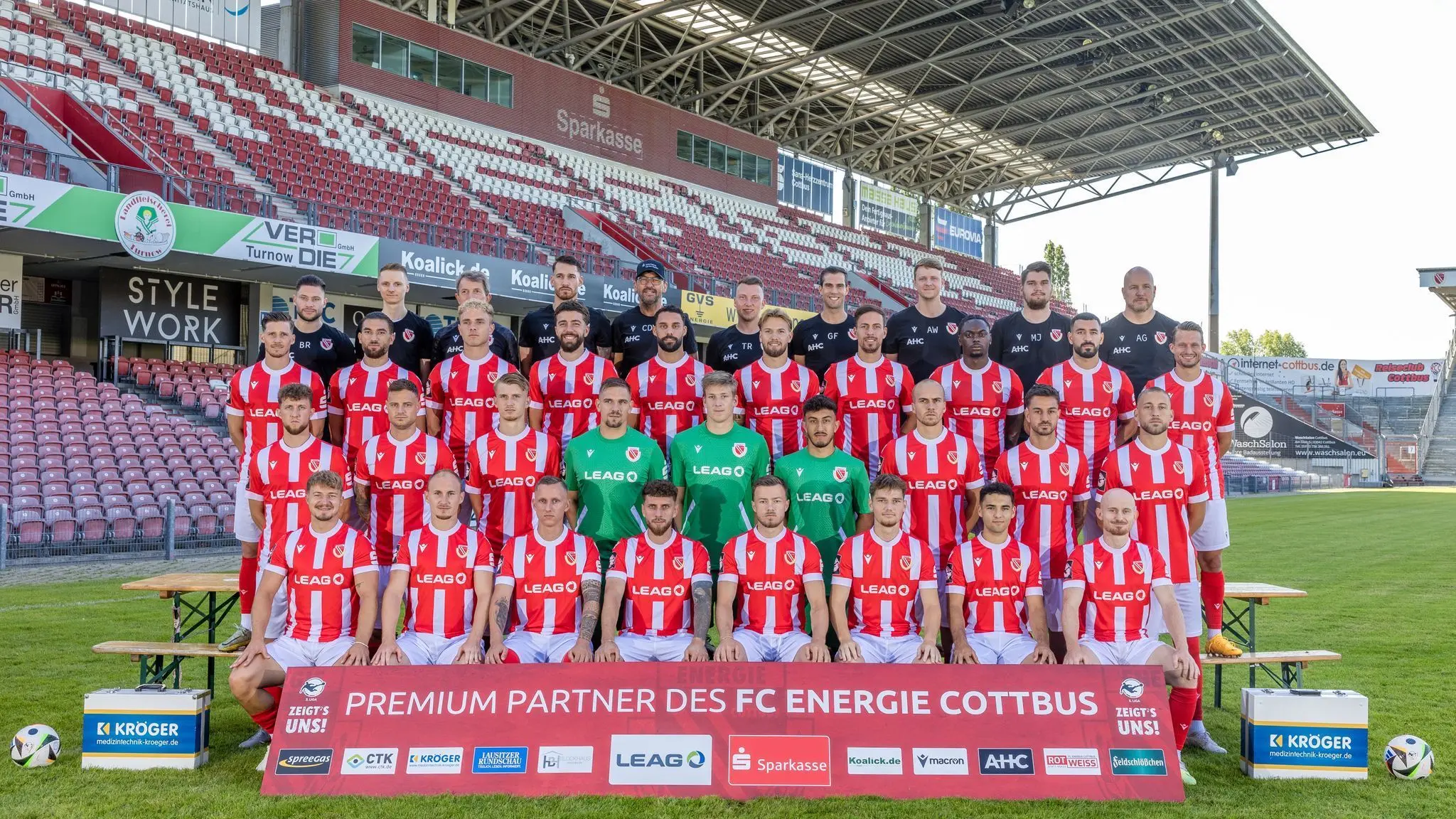 Energie Cottbus: Kader, Trikot, Trainer – die Bilder vom offiziellen ...