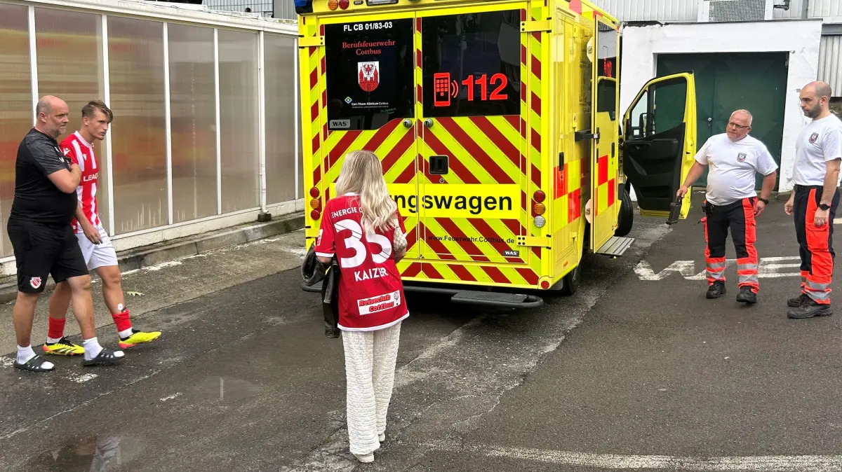 Edgar Kaizer musste nach dem Spiel von Energie Cottbus gegen Arminia Bielefeld ins Krankenhaus gebracht werden.