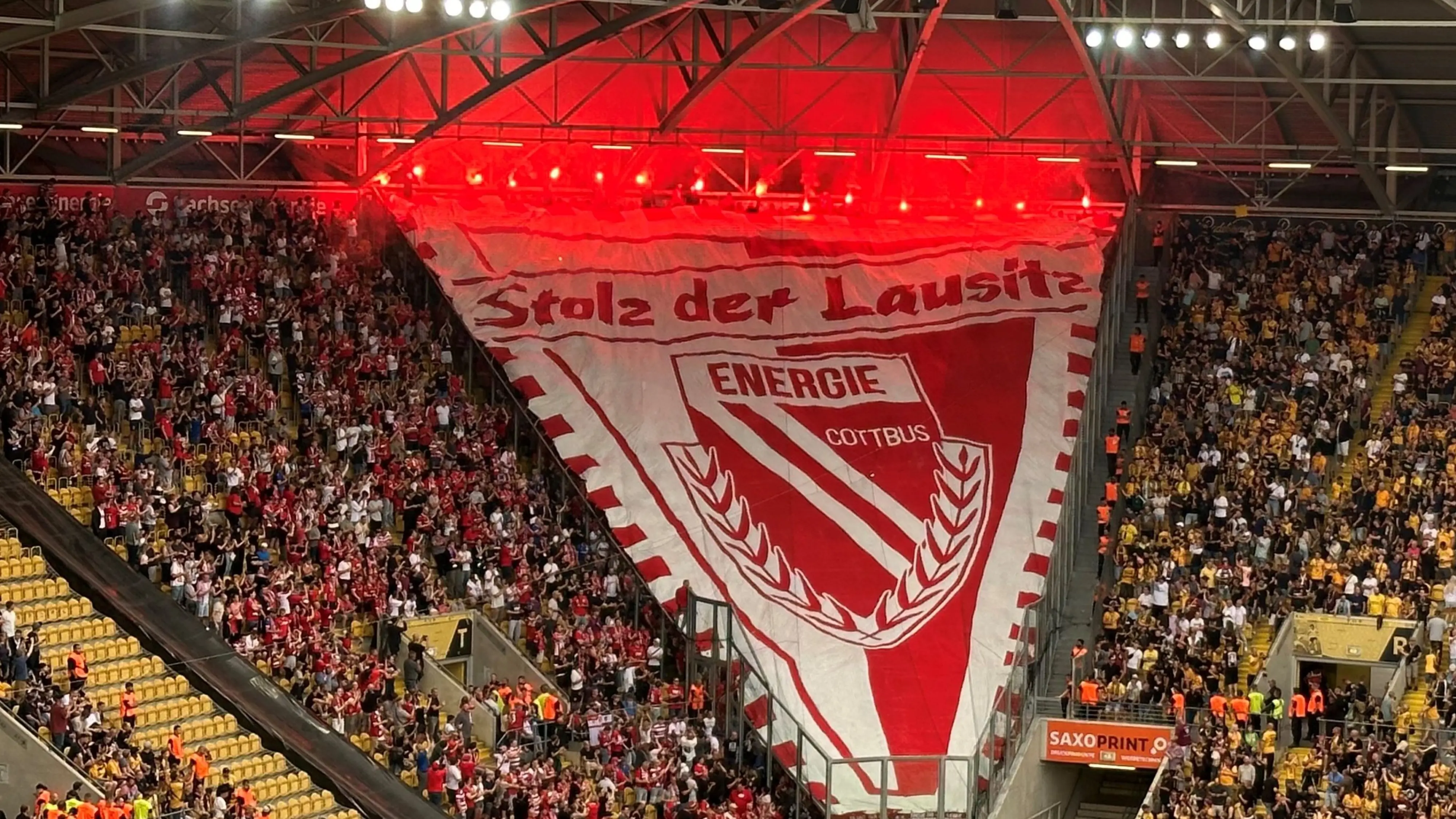 Energie Cottbus Fans Beeindrucken Spitzenreiter Ein Bundesliga energie-cottbus-fans-beeindrucken-spitzenreiter-ein-bundesliga