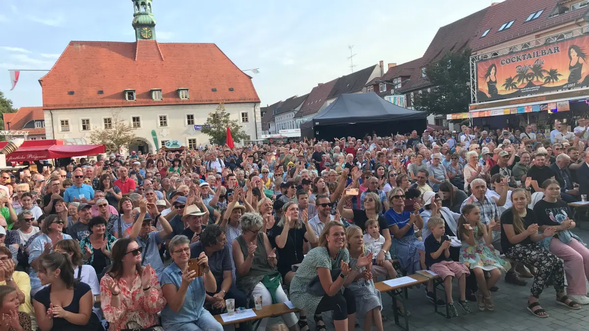 Das Finsterwalder Sängerfest 2024 wird eröffnet.