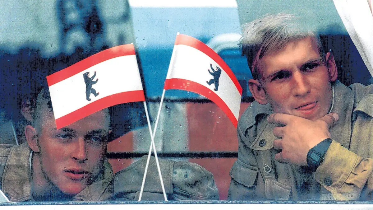 Einer der letzten Züge mit Soldaten der Westgruppe der sowjetischen (ab 1992 offiziell russischen) Streitkräfte verlässt am 1. September den Bahnhof Berlin-Lichtenberg mit dem Ziel Moskau. (Archivbild vom 1.9.94)