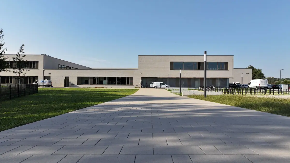 Gesamtschule SPN Kolkwitz Hänchen : Luftaufnahme vom 28. August 2024
Pressegespräch zur Fertigsellung der Gesamtschule SPN Kolkwitz/Hänchen Am Annahofer Graben am 28. August 2024