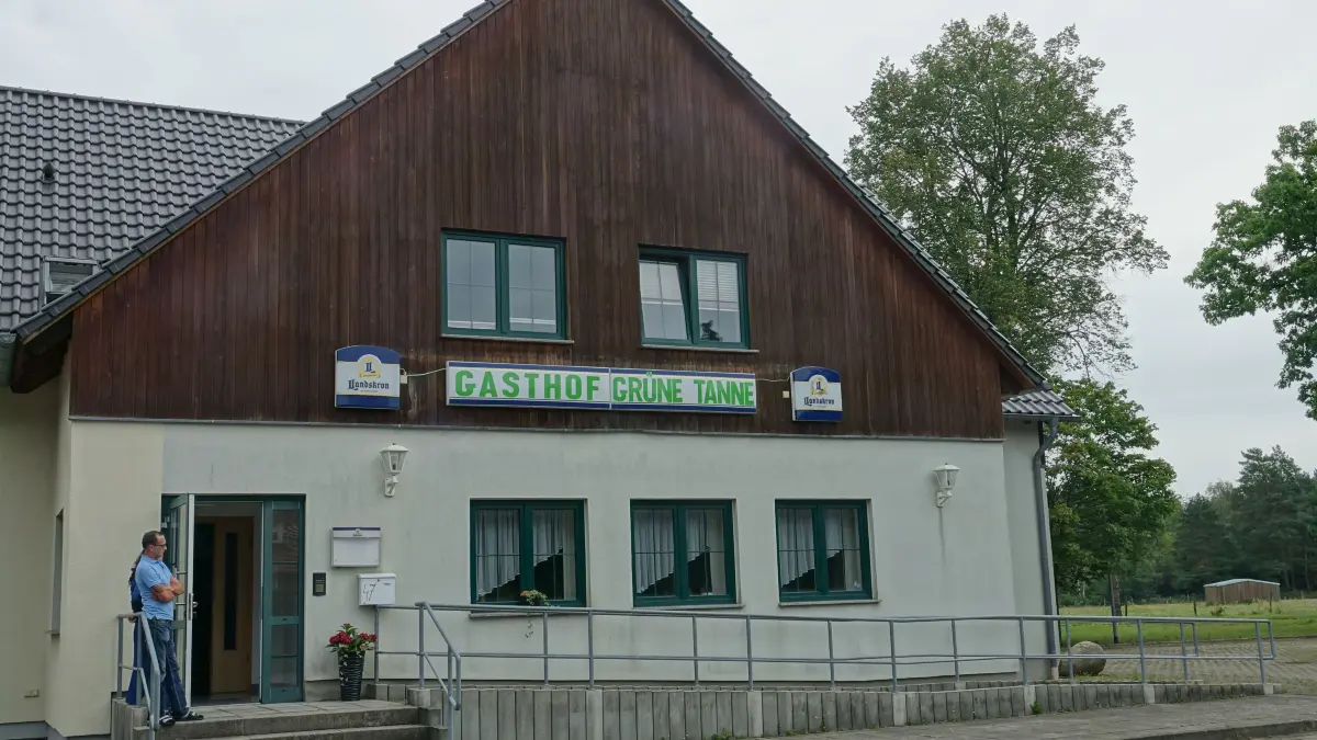 Die Gaststätte "Zur grünen Tanne" in Weißkeißel an der B 115 hat die längste Zeit leer gestanden. Was die Gäste dort erwartet?