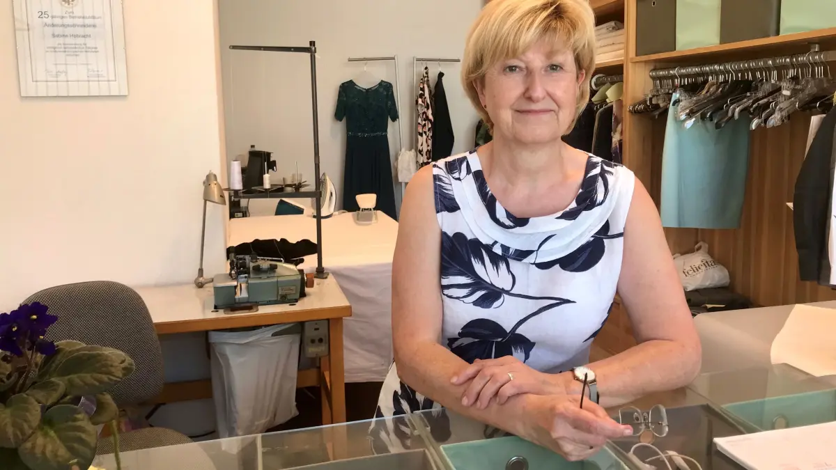 Sabine Hobracht bleibt mit ihrer Änderungsschneiderei weiterhin im Kaufhaus Cottbus, auch nach dem das Aachener Modehaus dicht gemacht hat.